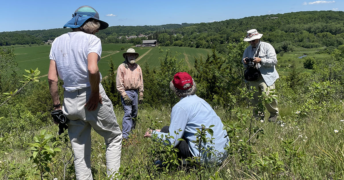 Ice Age Trail Alliance, Ice Age National Scenic Trail, Dane County Chapter, Examining Prairie Plants